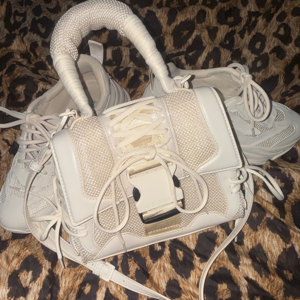 Steve Madden Cream Crossbody Bag with Structured Design
